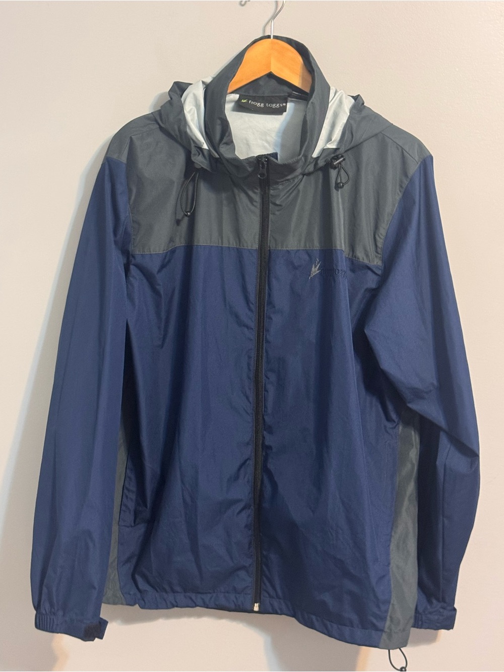 Frogg Toggs Men’s M/L Navy Gray Hooded Rain Jacket Windbreaker Colorblock